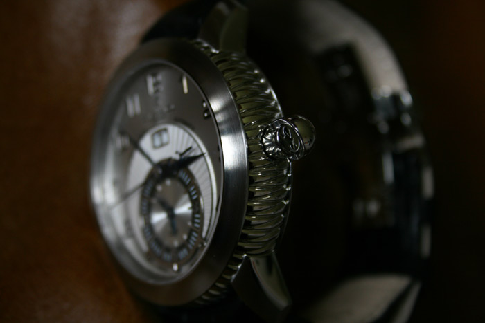 Couronne-manille-montre-charriol-GMT-Grande-Date-Colvmbvs