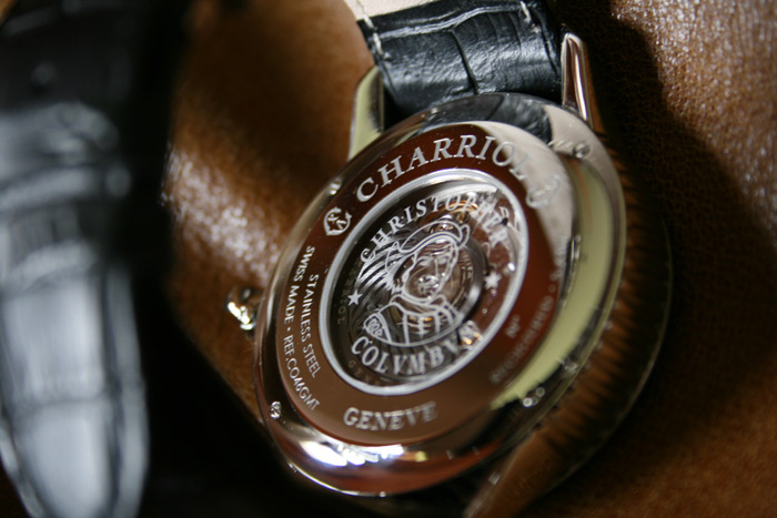 fond-boitier-Charriol-Colvmbvs-GMT-montre