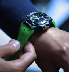 montres-plongée-Linde-Werdelin-Oktopus-Double-Date-Carbon-Green