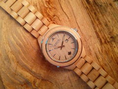 Konifer-montre-bois