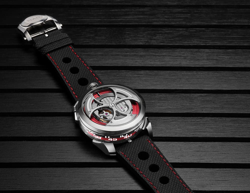 Montre MAD-EDITIONS_MAD1-RED_Lifestyle3_Lres