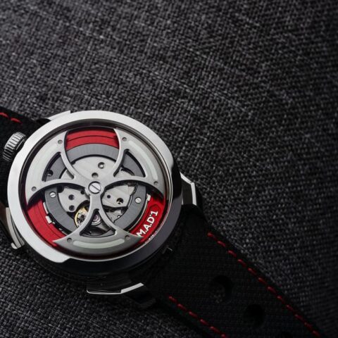 Montre MAD-EDITIONS_MAD1-RED_Lifestyle4_Lres