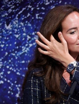 La montre de Sarah Knafo portée à son poignet identifiée