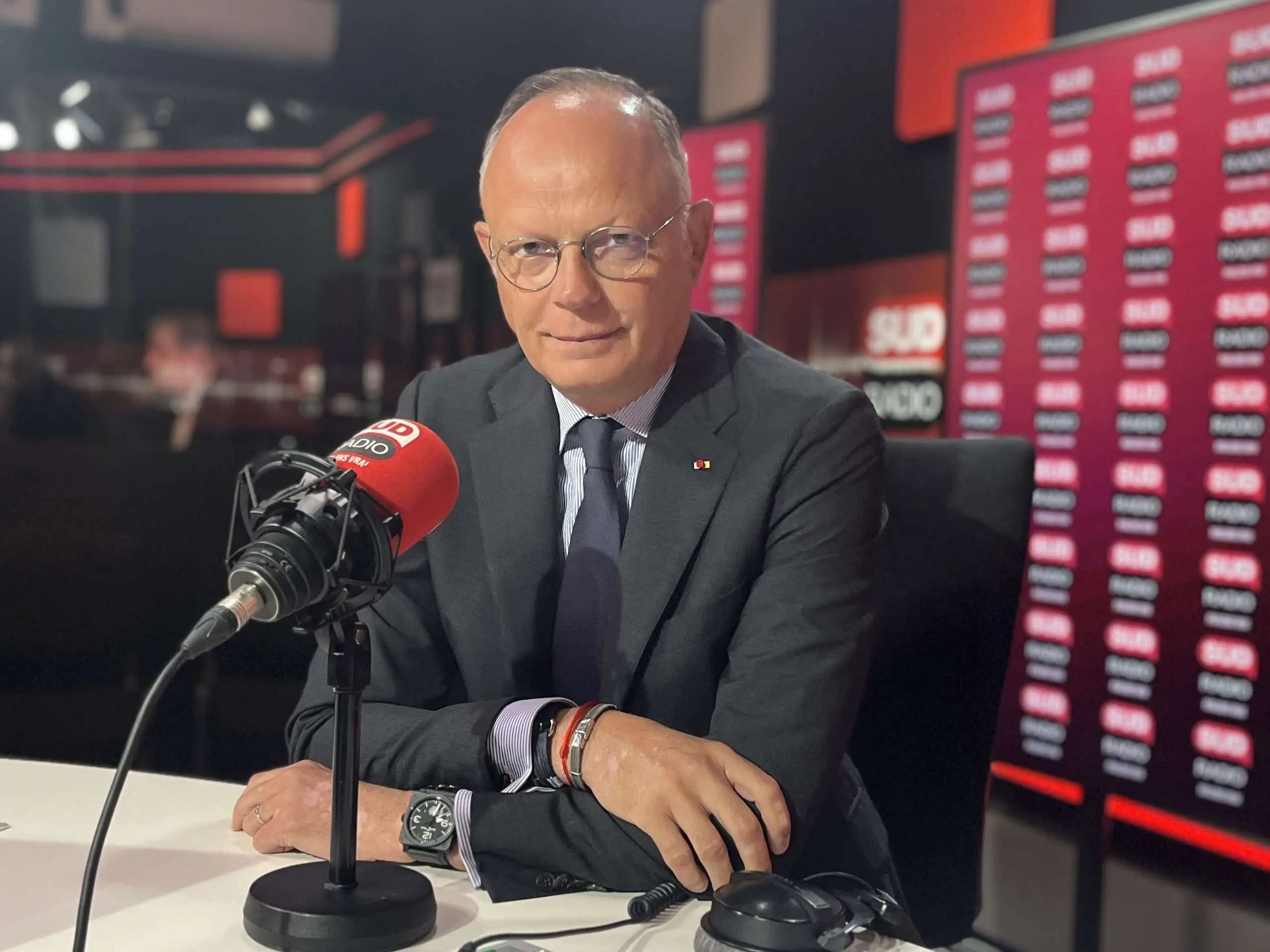 Montre noire Edouard Philippe BR