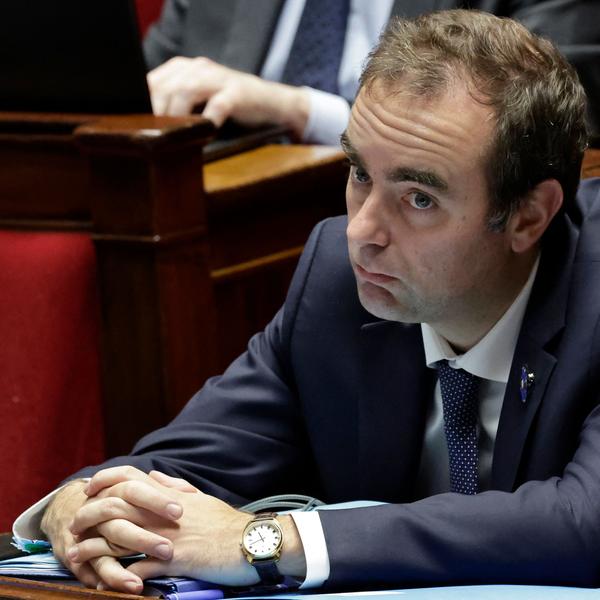 montre portée par Lecornu