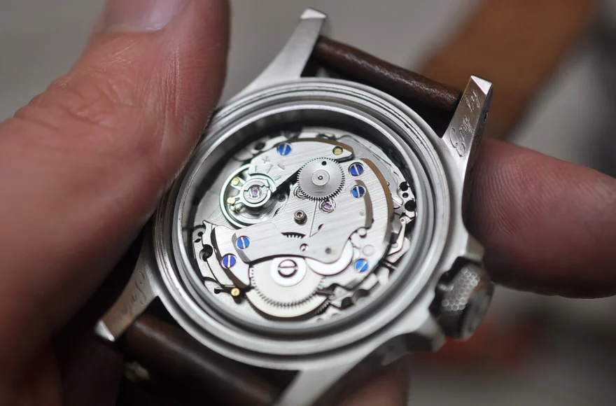 vis bleues montres horlogerie