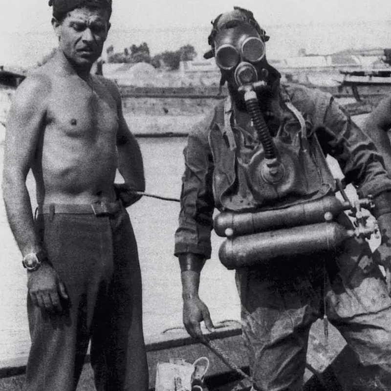 Plongeurs italiens avec montre panerai