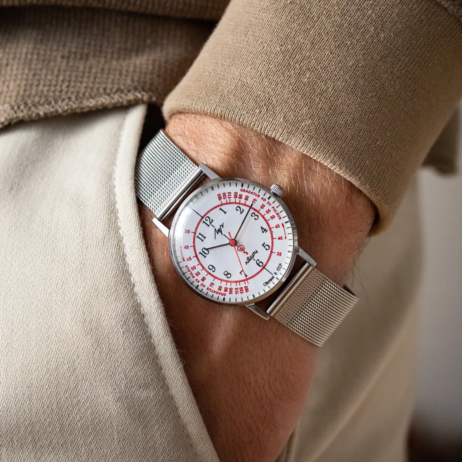 Vue rapprochée de est montre médecin pulsomètre