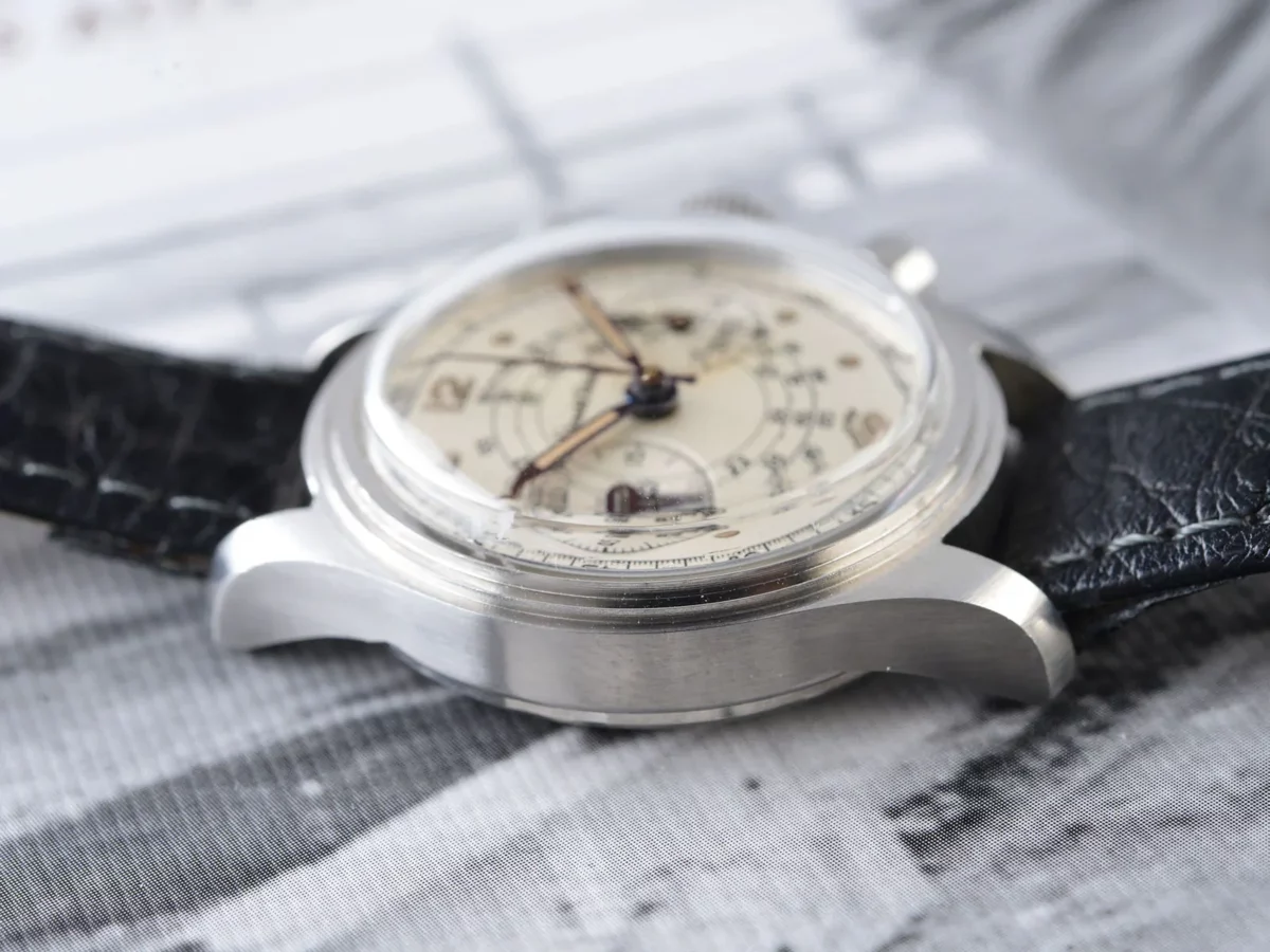 Détails de boîtier montre step case