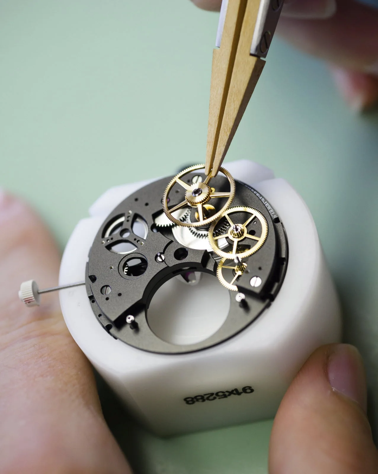 Détails de pont horlogerie mouvement montre