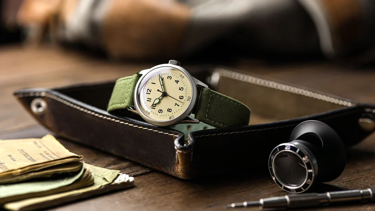 Vue rapprochée de montres militaires ont pas date