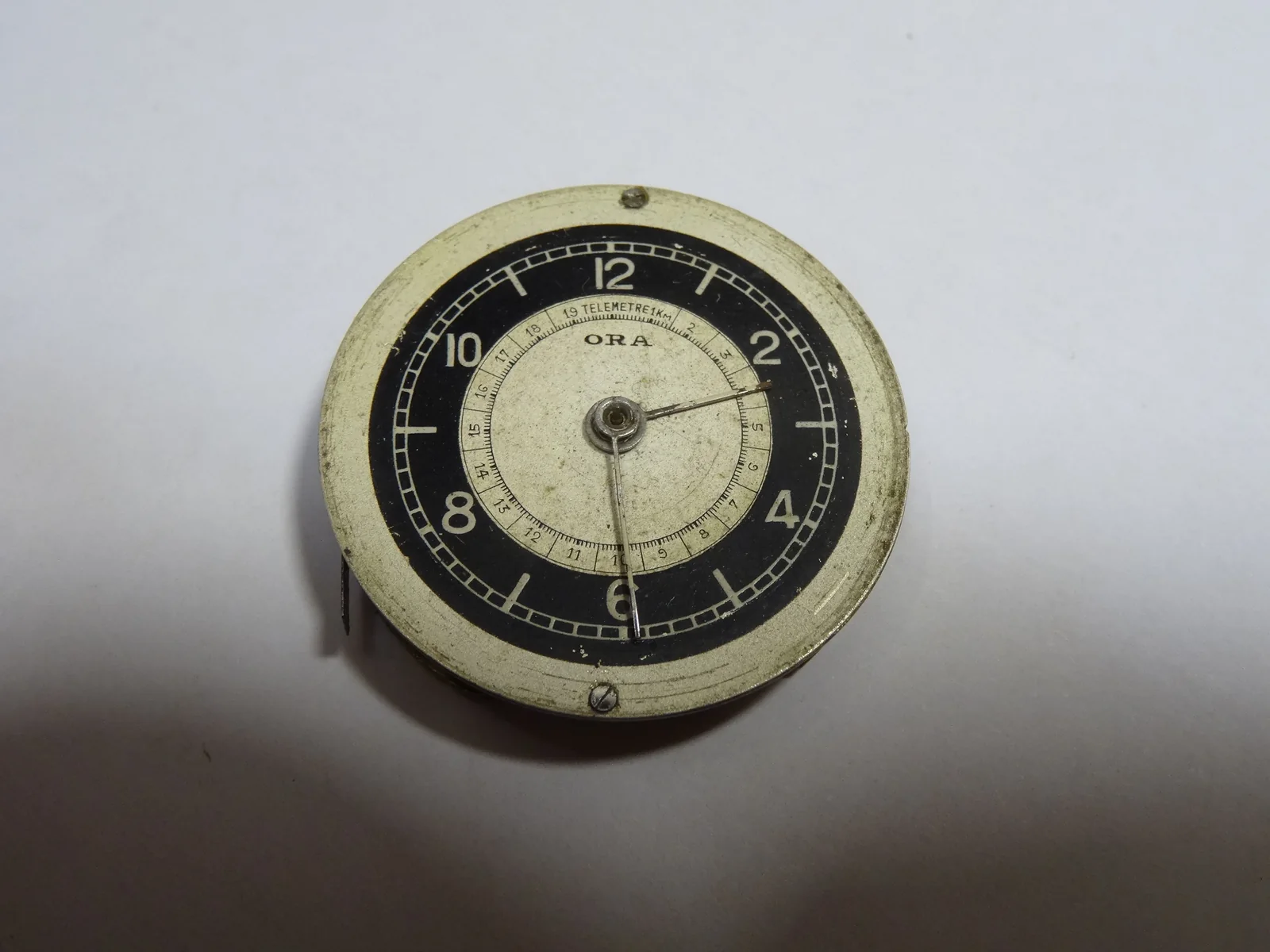 Présentation de montre télémètre horlogerie