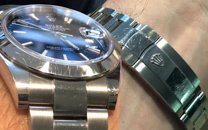 Caractéristiques de reconnaître montre été trop polie