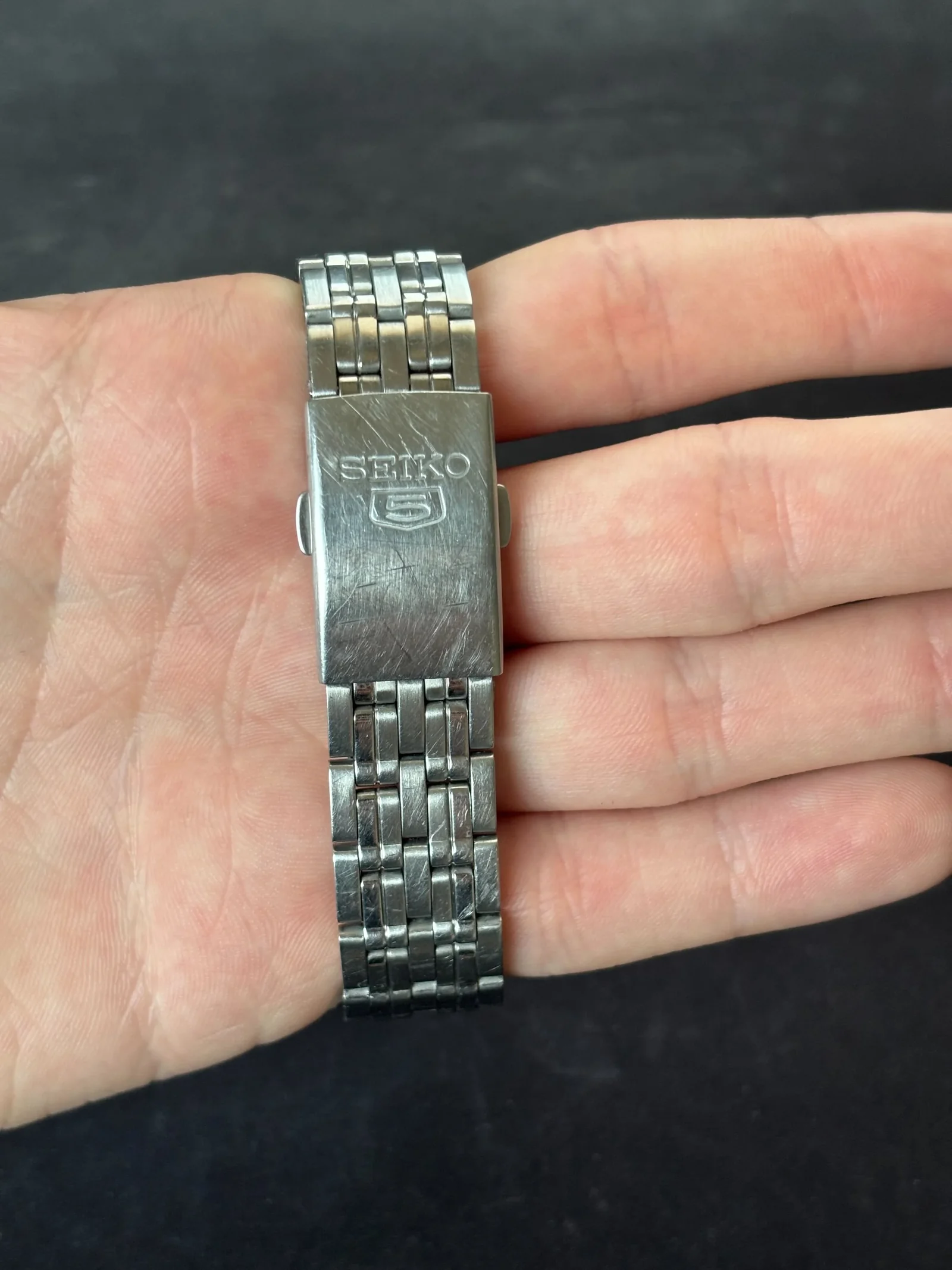 Caractéristiques de reconnaître montre été trop polie